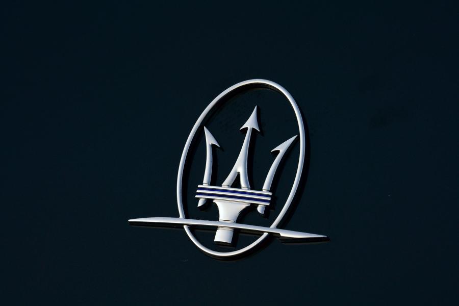Логотип Maserati Ghibli S GranSport 2018 года  (AU) (фото 4 из 38)